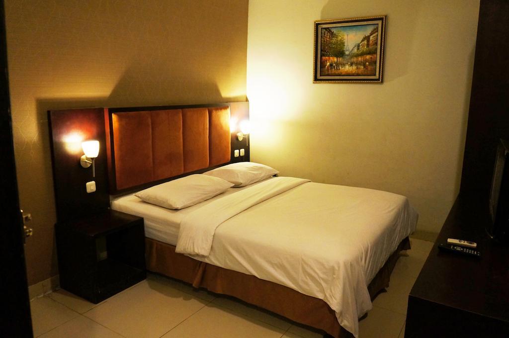 Feodora Airport Otel Palembang Oda fotoğraf